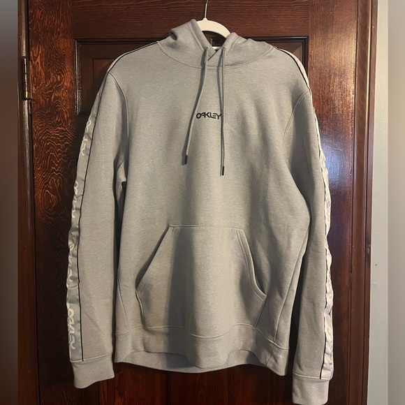 Oakley gray sweatshirt for men - Picture 1 of 3